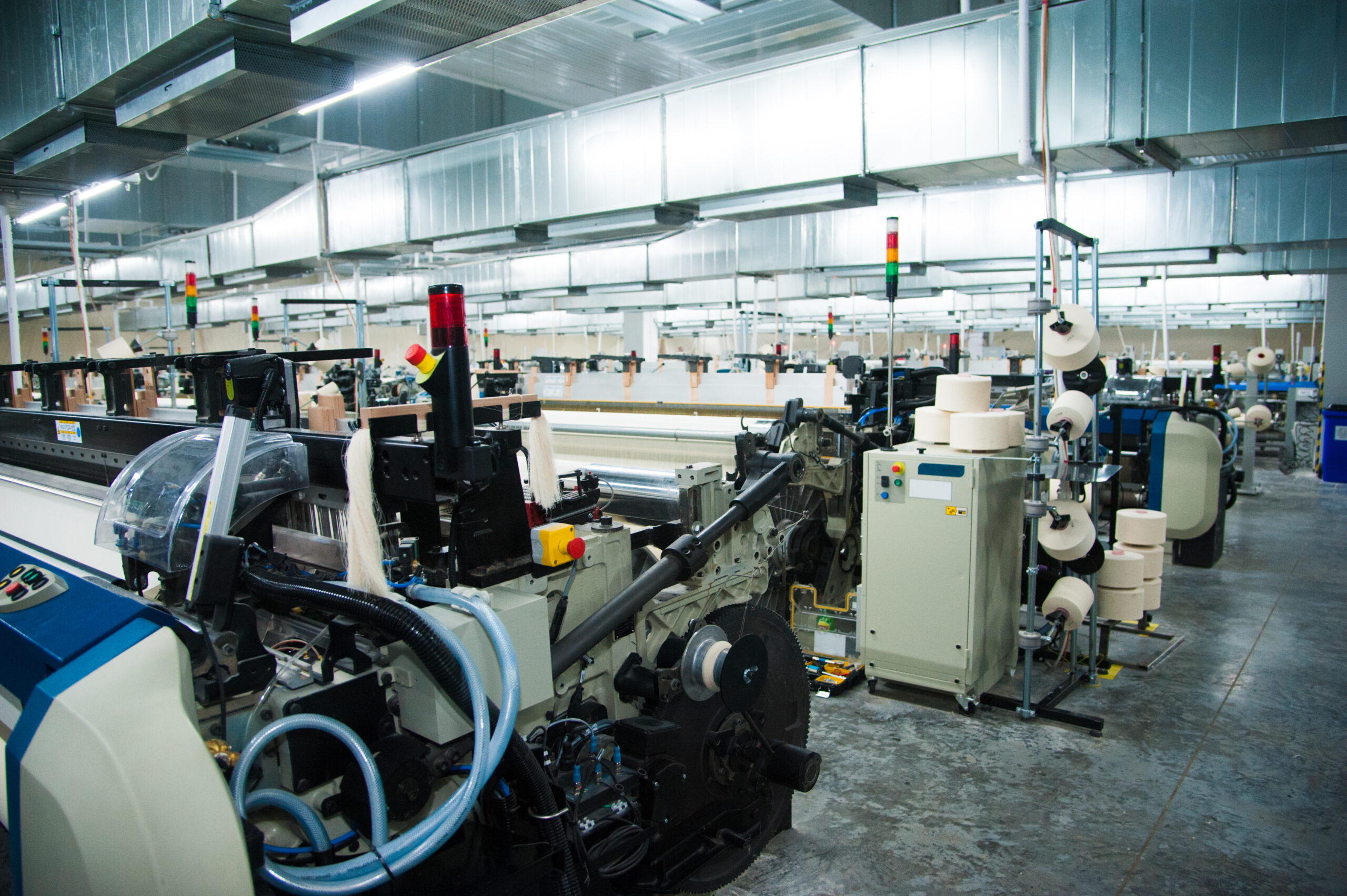 industrial-fabric-production-line-weaving-looms-a-2026-01-11-09-07-11-utc
