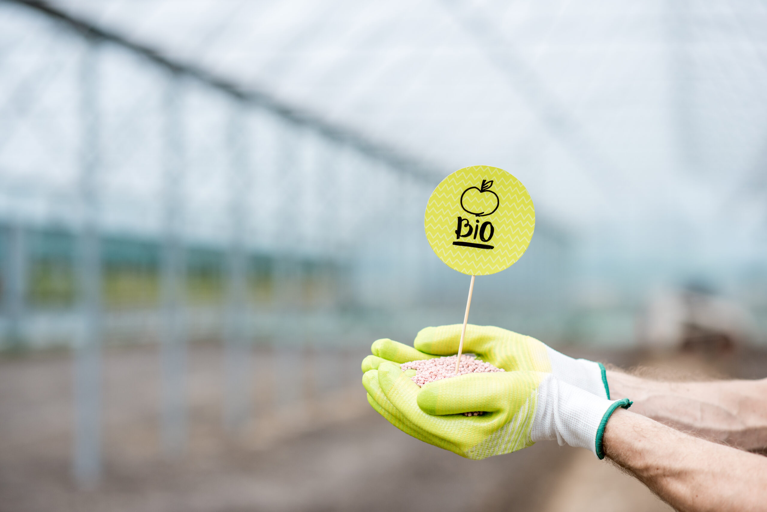 Holding mineral fertilizers